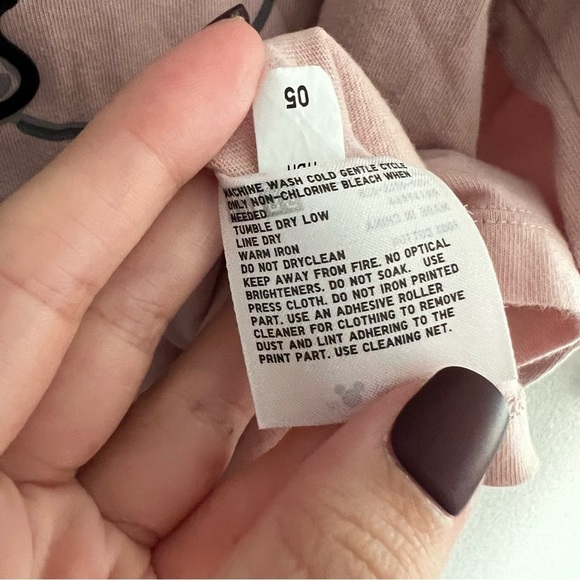 Disney x Uniqlo Pink Womens Minnie Mouse Velvet Embroidered T-Shirt Sz S Kidcore - Picture 8 of 8